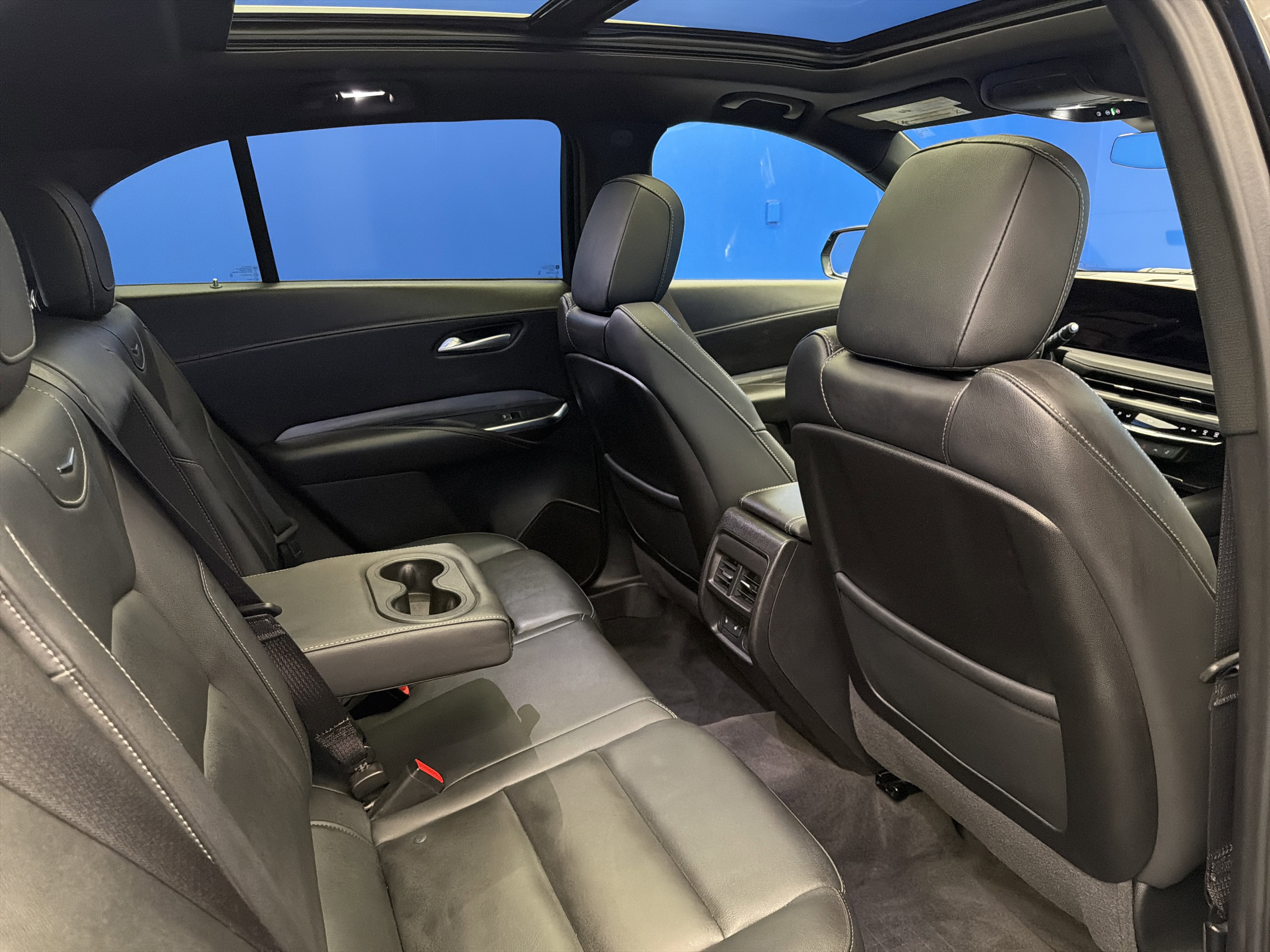 Used 2025 Cadillac XT4 Premium Luxury w/ Cold Weather Package AWD/4WD image 27