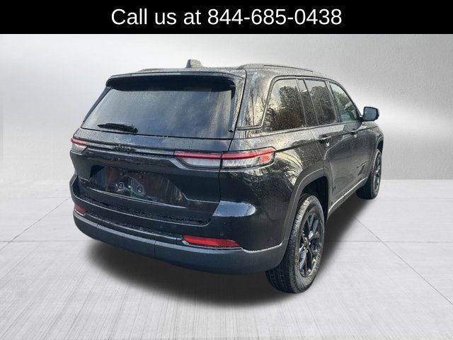 New 2025 Jeep Grand Cherokee Altitude image 5