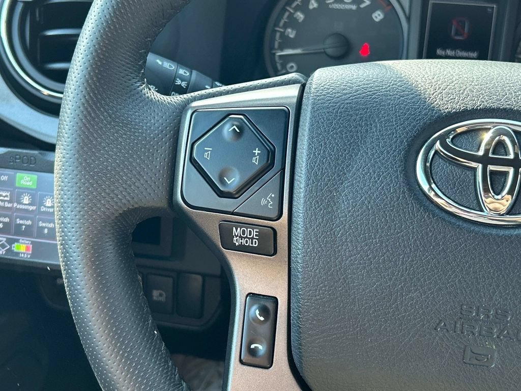 Used 2018 Toyota Tacoma TRD Sport AWD/4WD image 22