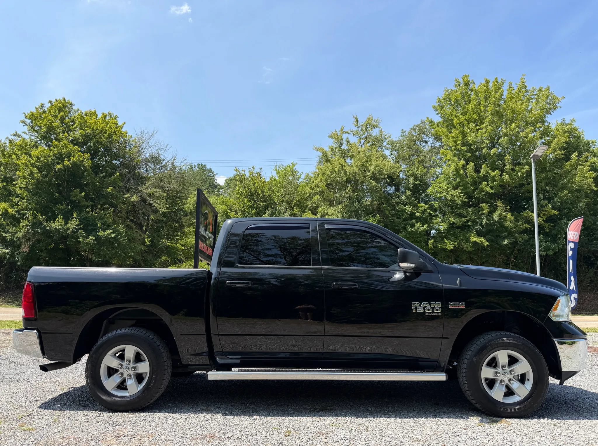 Used 2020 RAM 1500 Classic SLT w/ Luxury Group AWD/4WD image 7