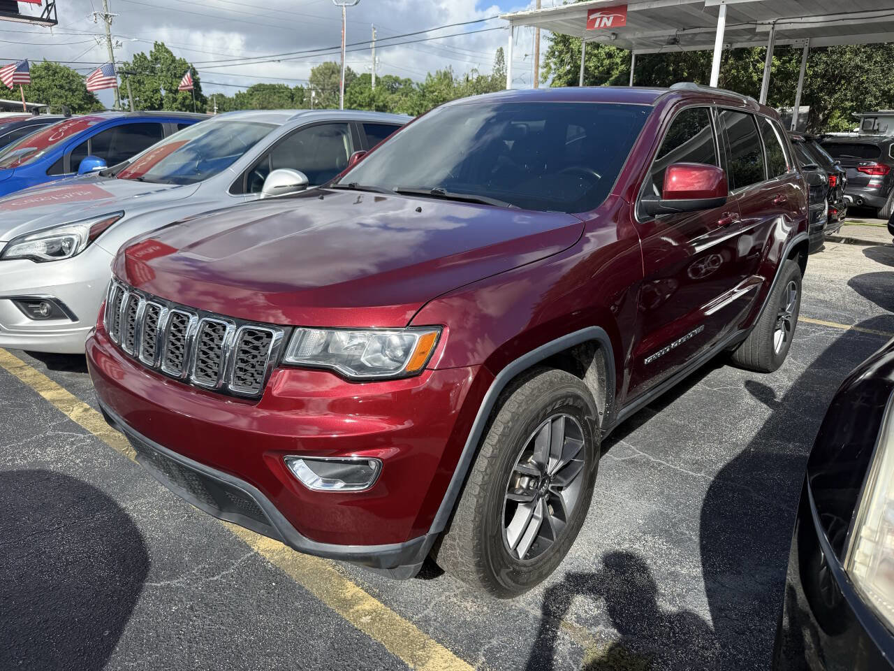 Used 2018 Jeep Grand Cherokee Laredo image 2