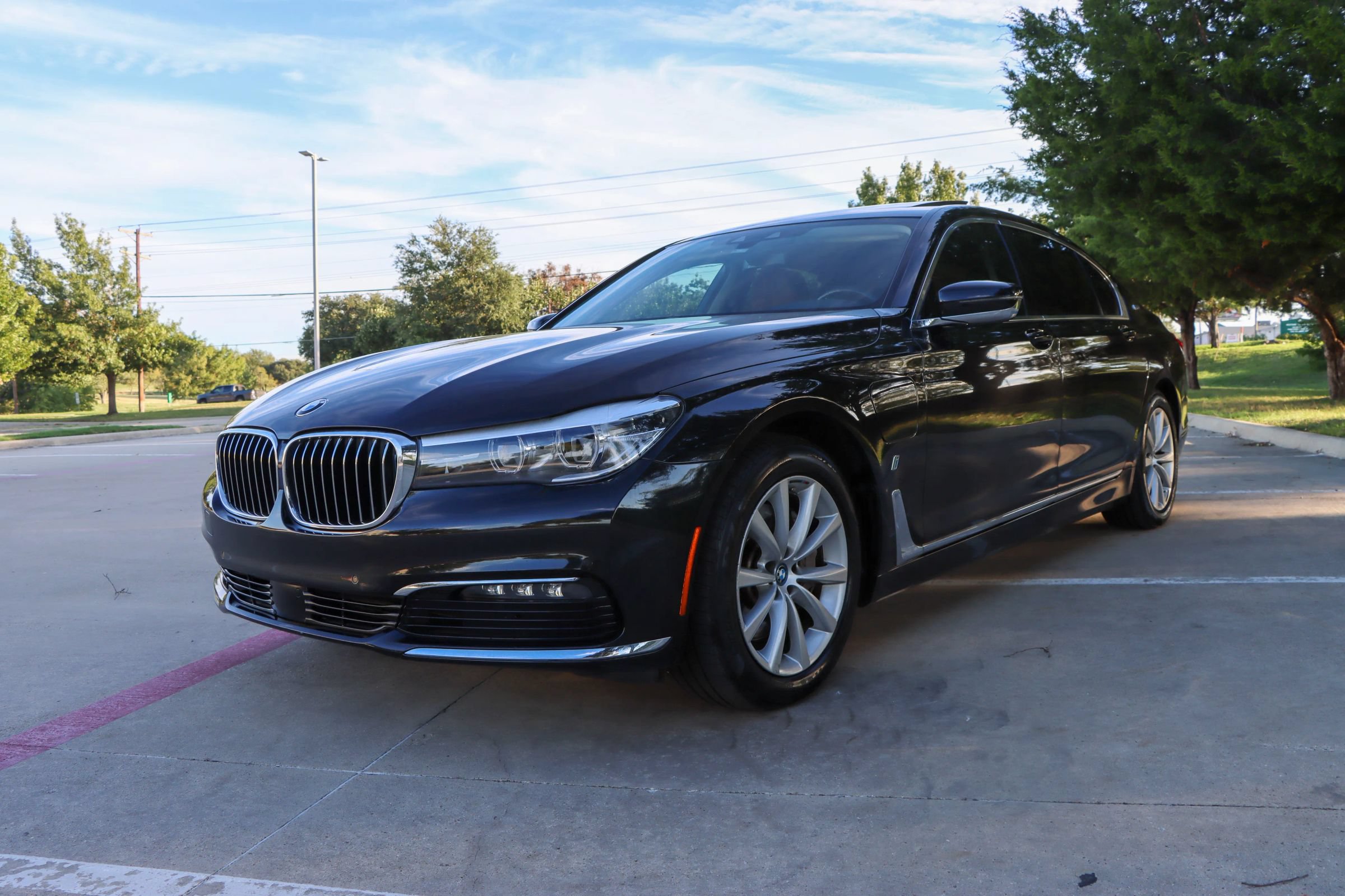 Used 2018 BMW 740e xDrive AWD/4WD image 3