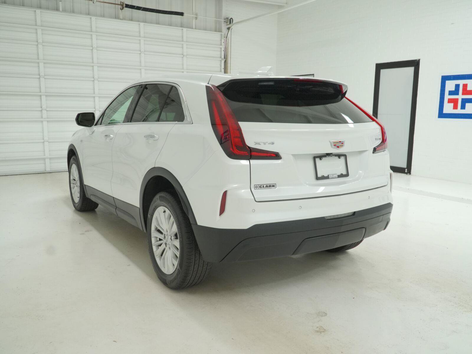 Used 2024 Cadillac XT4 Luxury FWD image 9