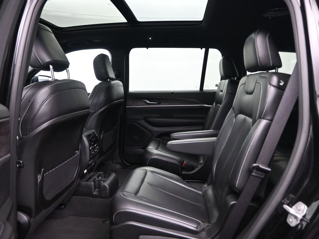 Used 2024 Jeep Grand Cherokee L Limited w/ Luxury Tech Group II AWD/4WD image 23