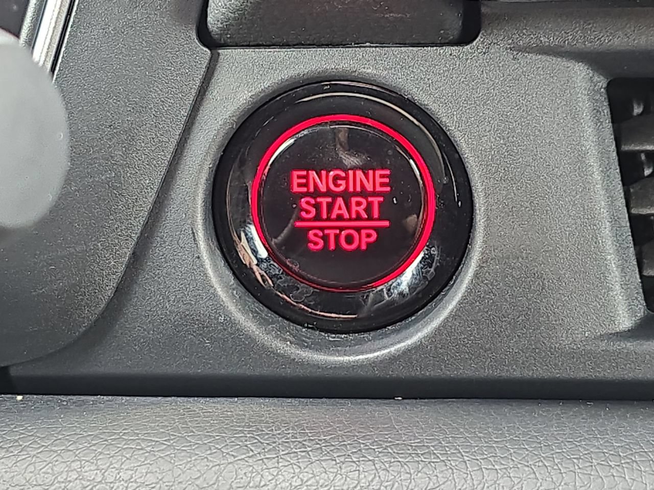 Used 2025 Honda Pilot Sport image 18
