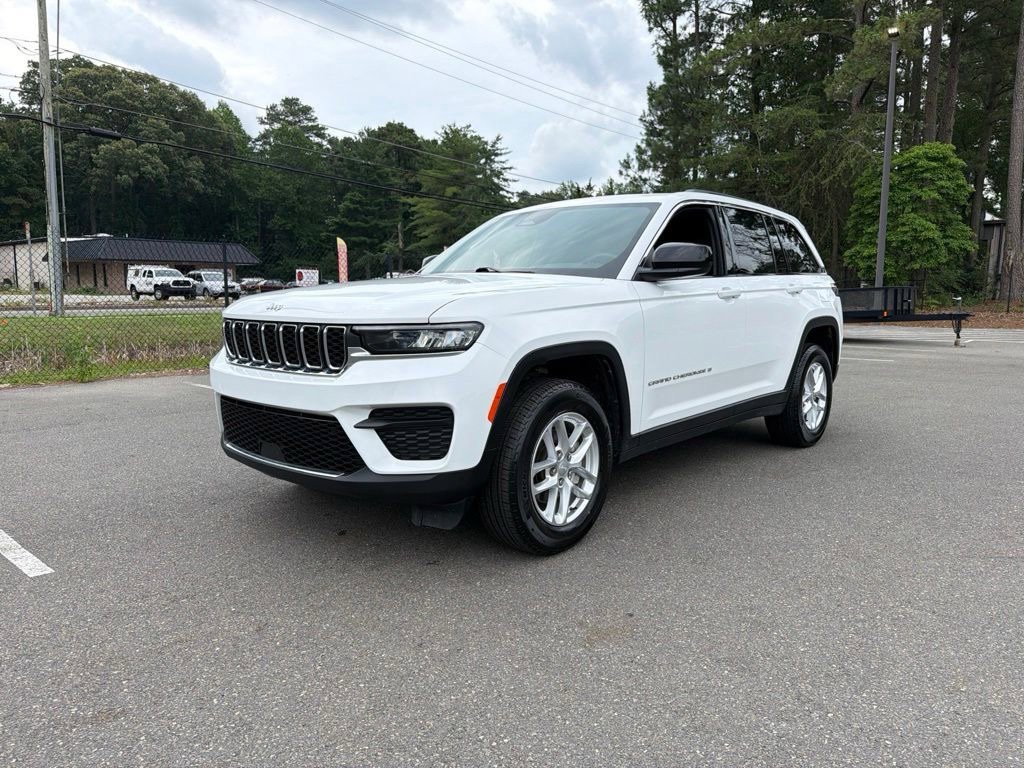 Used 2025 Jeep Grand Cherokee Laredo X w/ Luxury Tech Group I AWD/4WD image 11
