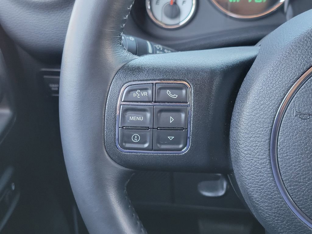 Used 2016 Jeep Wrangler Unlimited Rubicon w/ Connectivity Group image 5