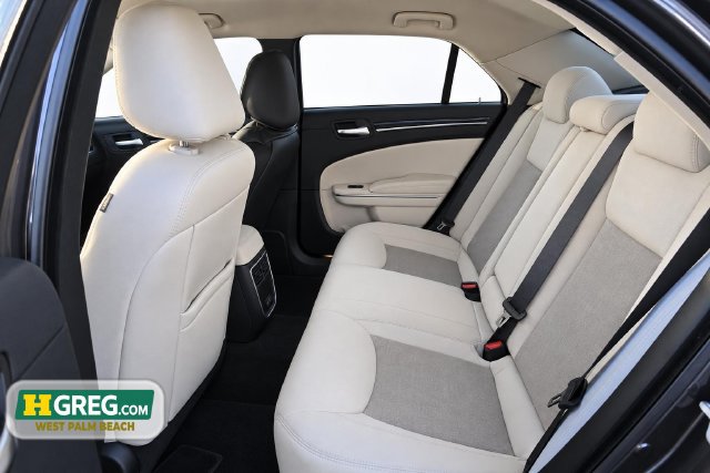 Used 2023 Chrysler 300 Touring w/ Sport Appearance Package RWD image 12