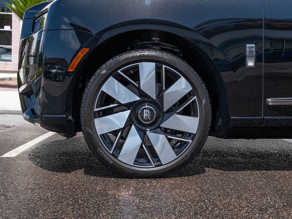 Used 2025 Rolls-Royce Cullinan image 12