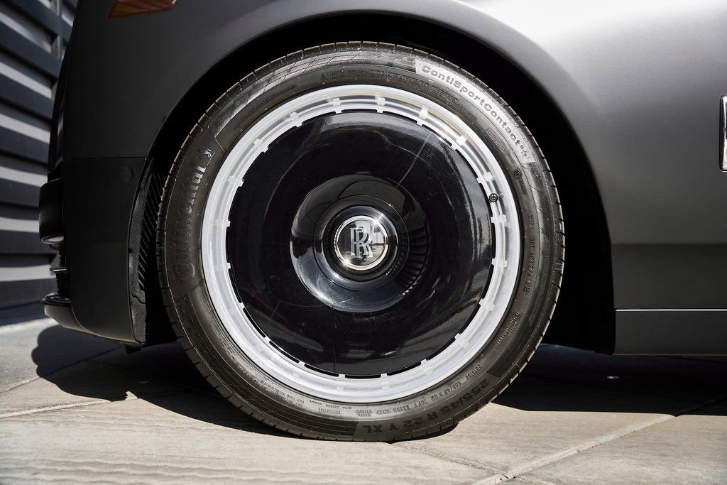 Used 2025 Rolls-Royce Phantom Sedan RWD image 3
