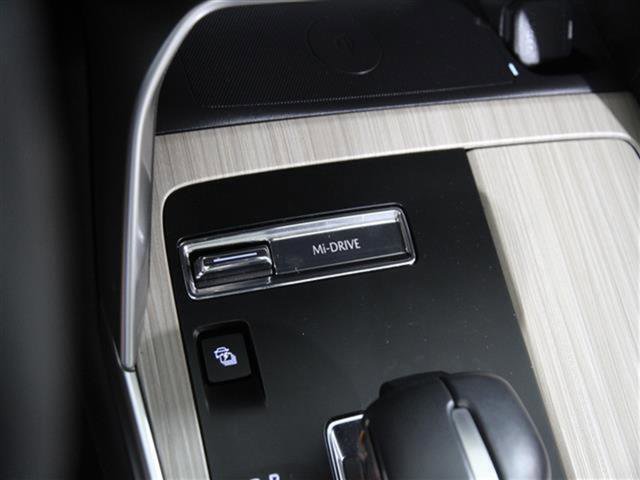 Certified 2024 MAZDA CX-90 Plug-In Hybrid w/ Premium Pkg image 17