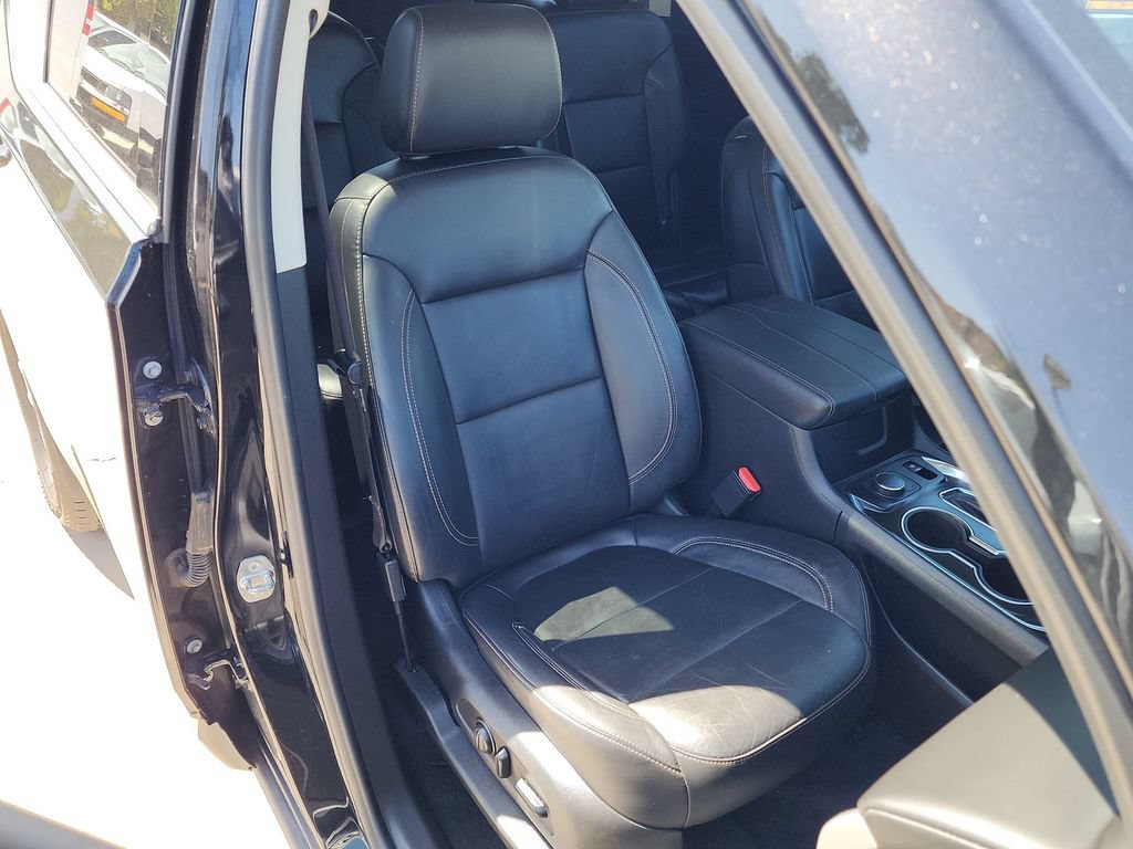 Used 2021 Chevrolet Traverse LT FWD image 24