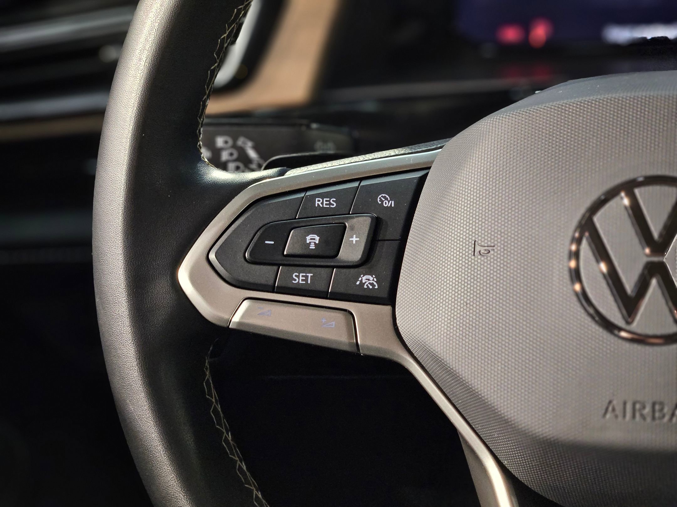 Used 2024 Volkswagen Atlas SE image 27