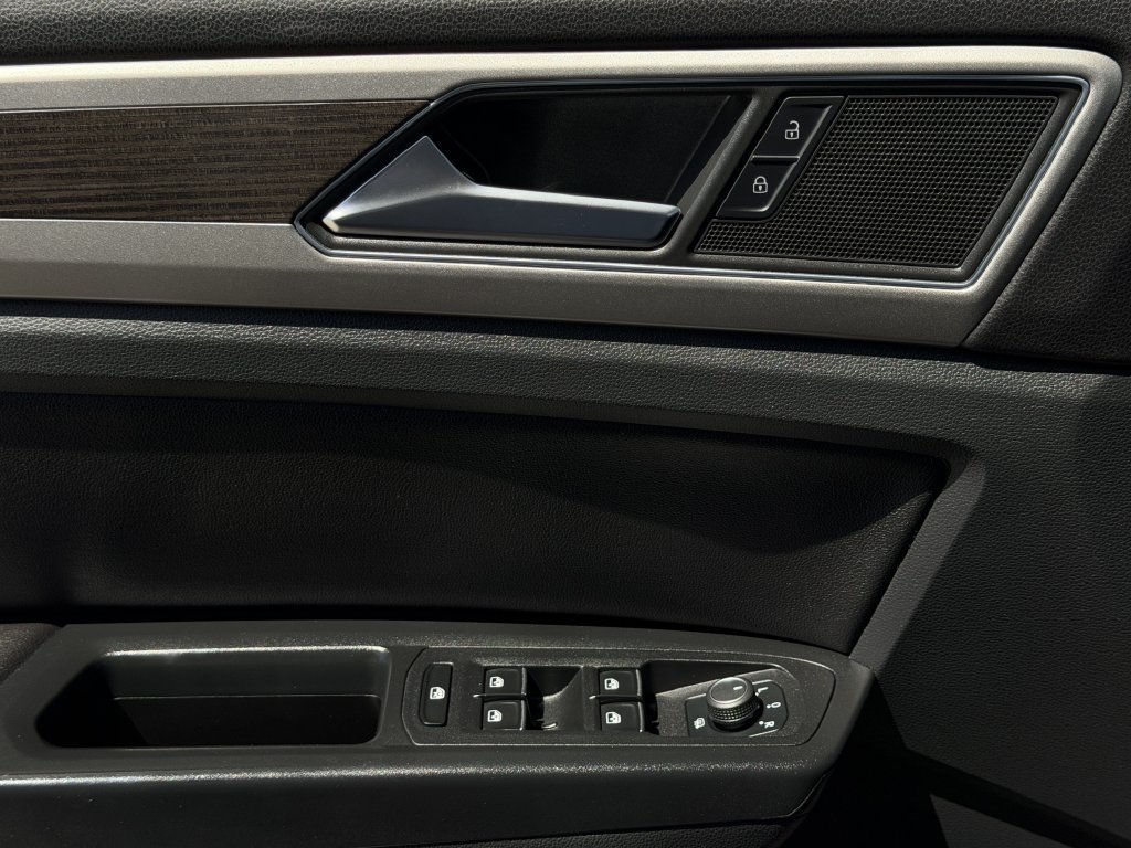 Used 2019 Volkswagen Atlas SEL R-Line FWD image 25