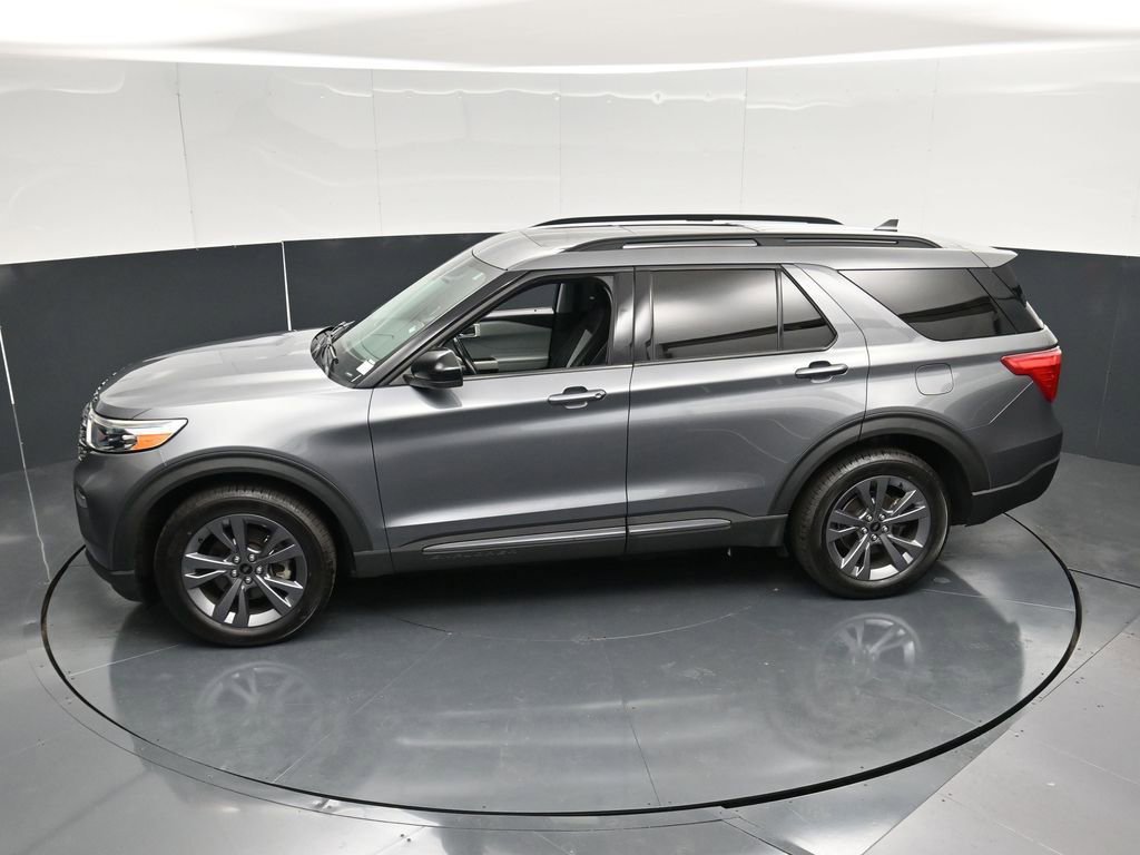 Used 2022 Ford Explorer XLT w/ Equipment Group 202A AWD/4WD image 42