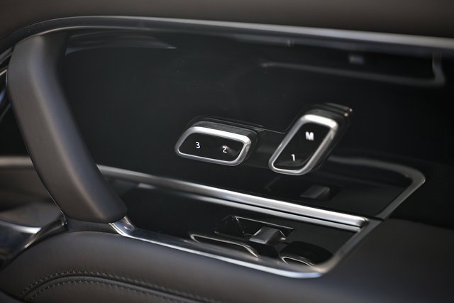 New 2025 Land Rover Range Rover SE image 49