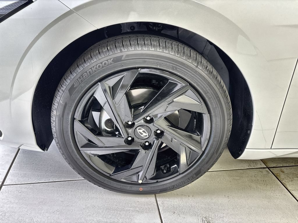 New 2026 Hyundai Elantra SEL Sport FWD image 19