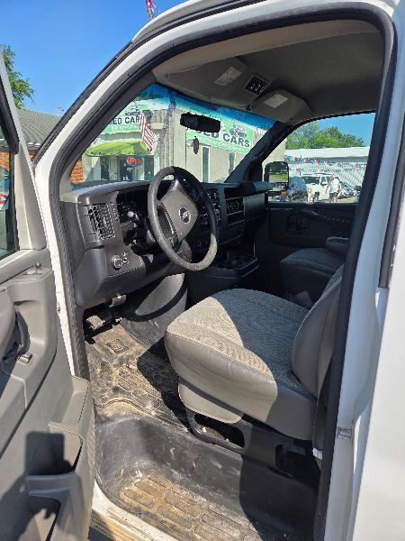 Used 2010 Chevrolet Express 3500 LT w/ LT Preferred Equipment Group RWD image 9