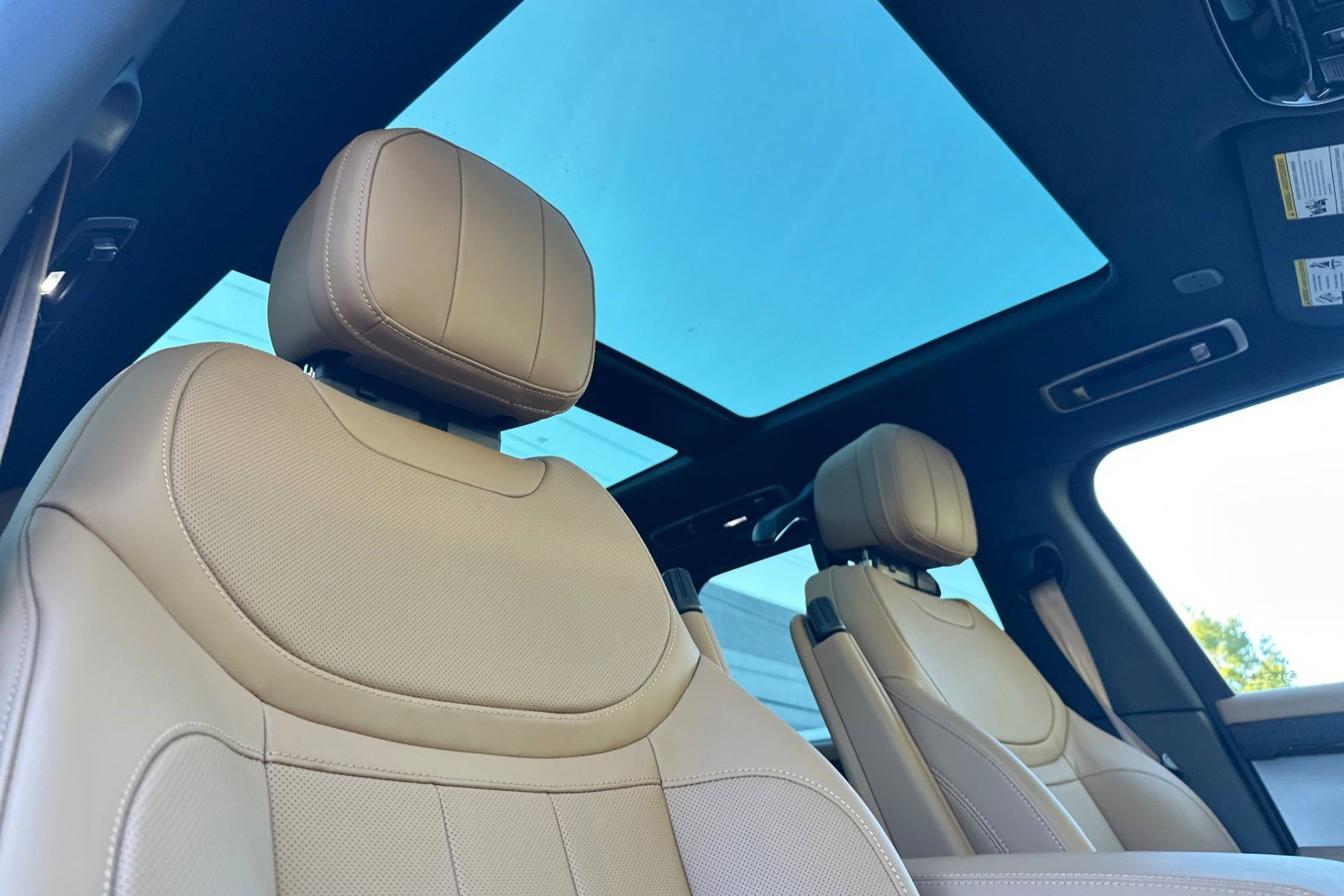 Used 2025 Land Rover Range Rover Sport SE image 25