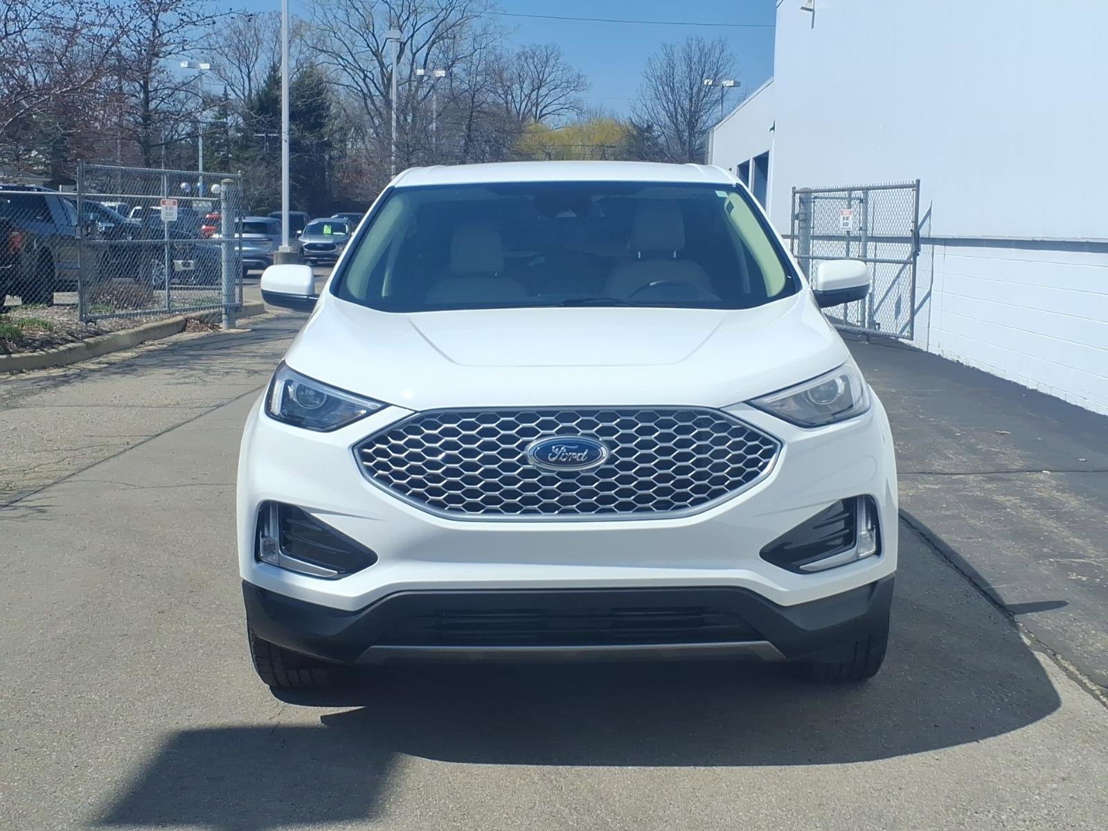 Certified 2024 Ford Edge SEL w/ Convenience Package AWD/4WD image 2