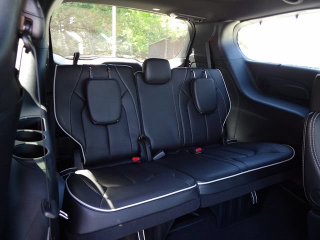 New 2026 Chrysler Pacifica Limited w/ Uconnect Theater Family Group AWD/4WD image 12
