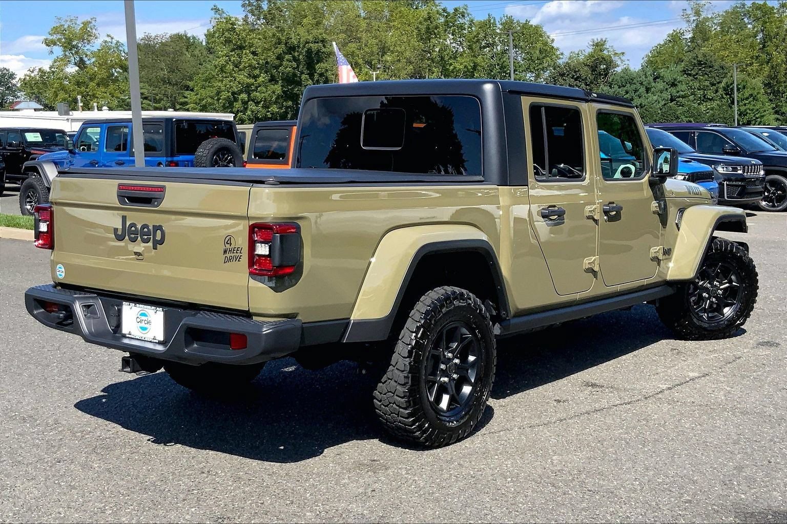 Certified 2025 Jeep Gladiator Sport AWD/4WD image 11