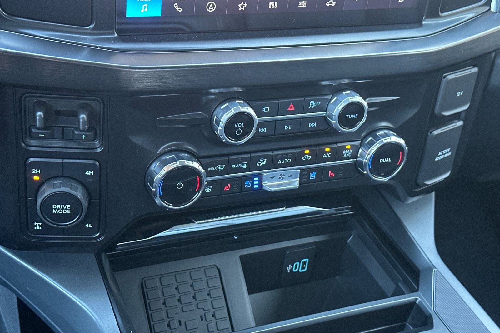 New 2026 Ford F250 Lariat w/ Black Appearance Package image 20