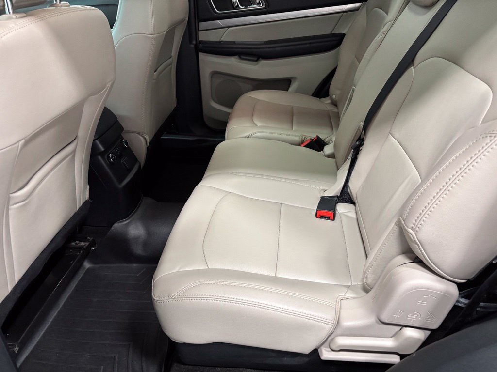 Used 2018 Ford Explorer XLT w/ Equipment Group 202A AWD/4WD image 41