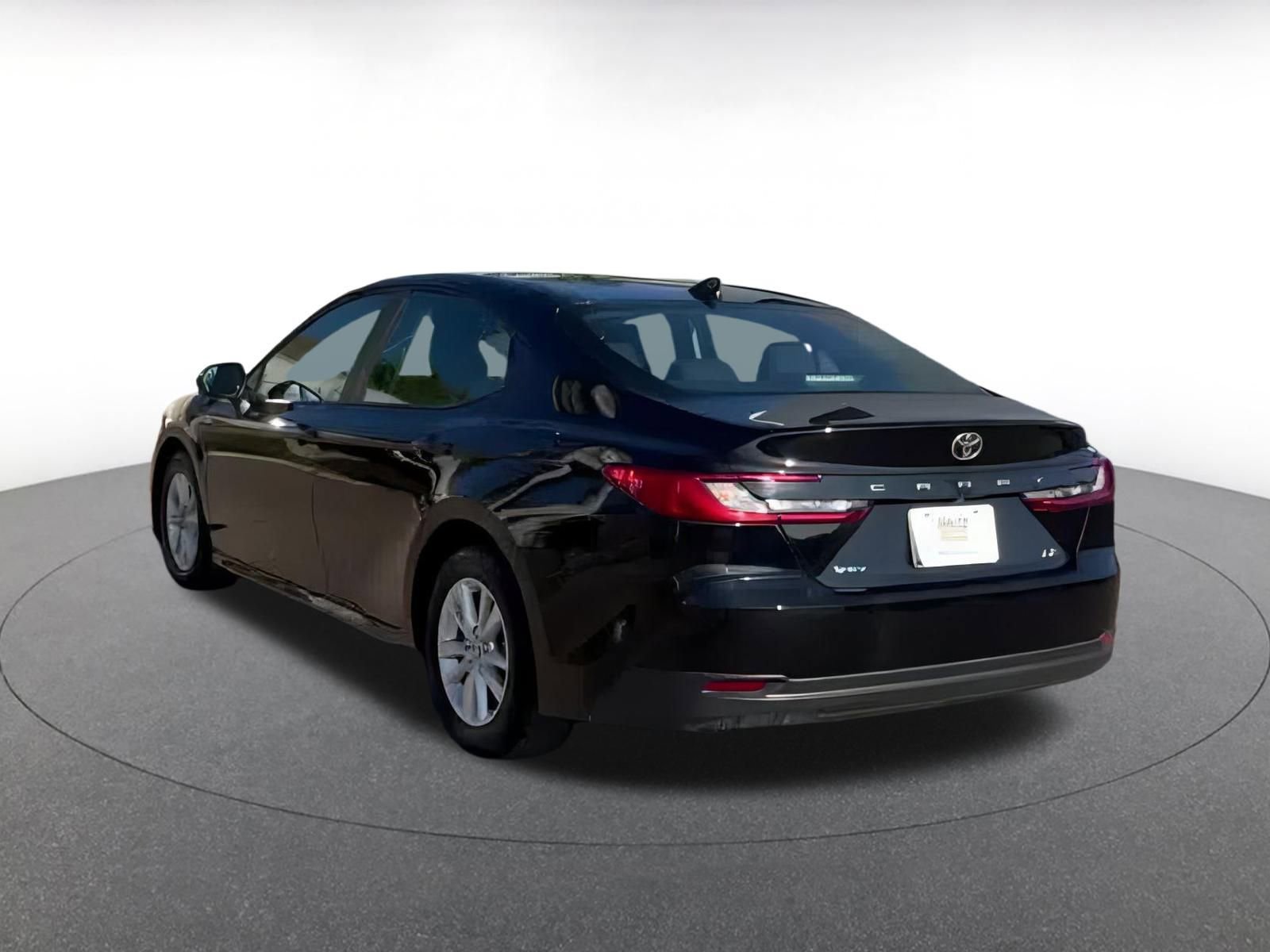 Used 2025 Toyota Camry LE image 12