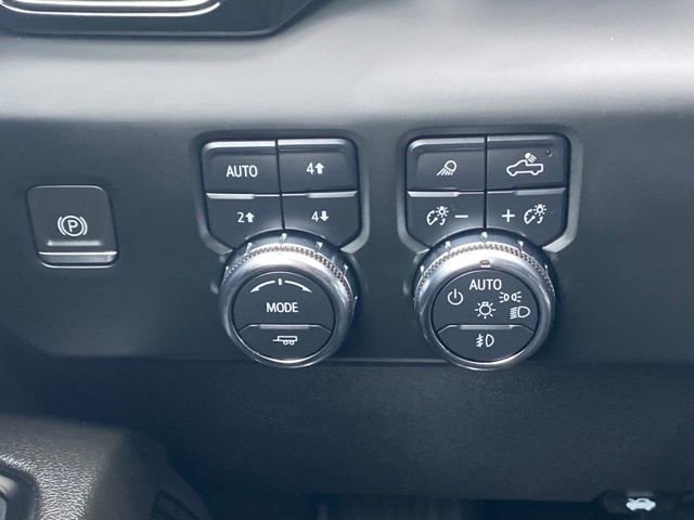 Used 2023 GMC Sierra 1500 AT4 w/ Technology Package AWD/4WD image 23