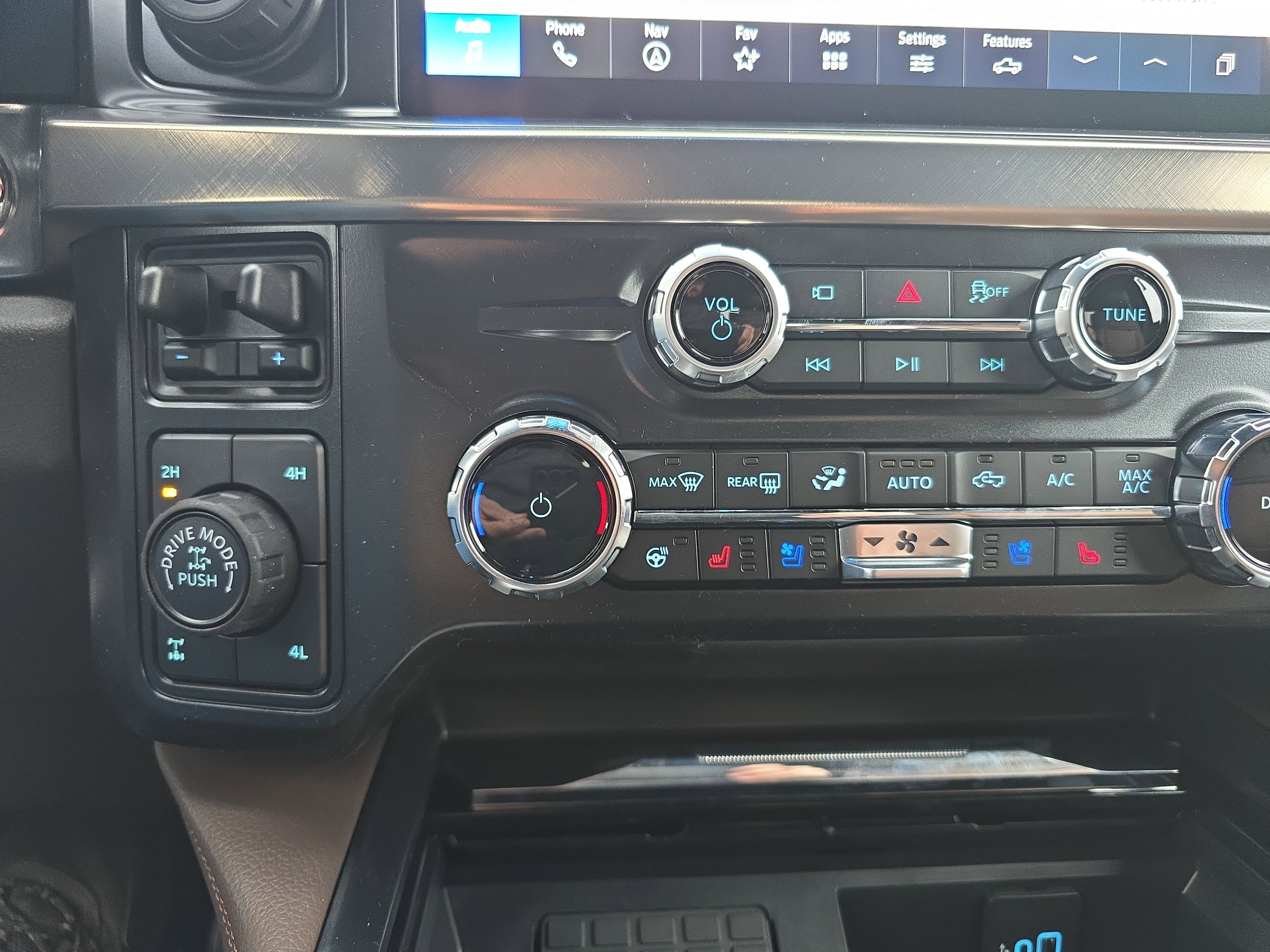 New 2026 Ford F250 King Ranch w/ Tremor Off-Road Package image 29