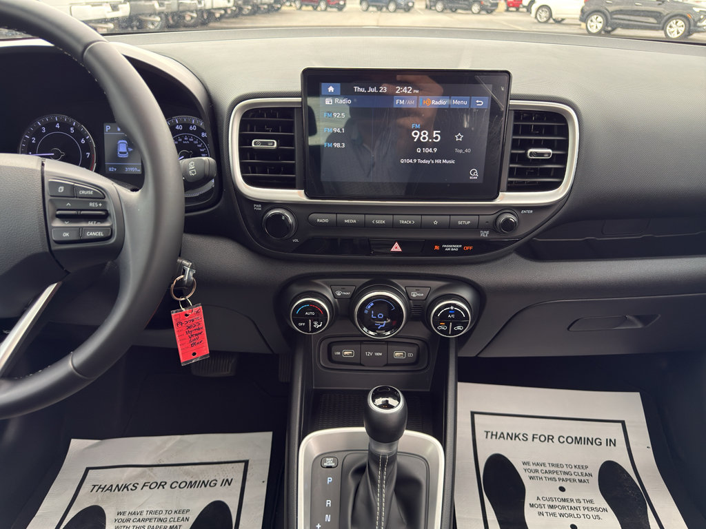 Used 2022 Hyundai Venue SEL FWD image 15