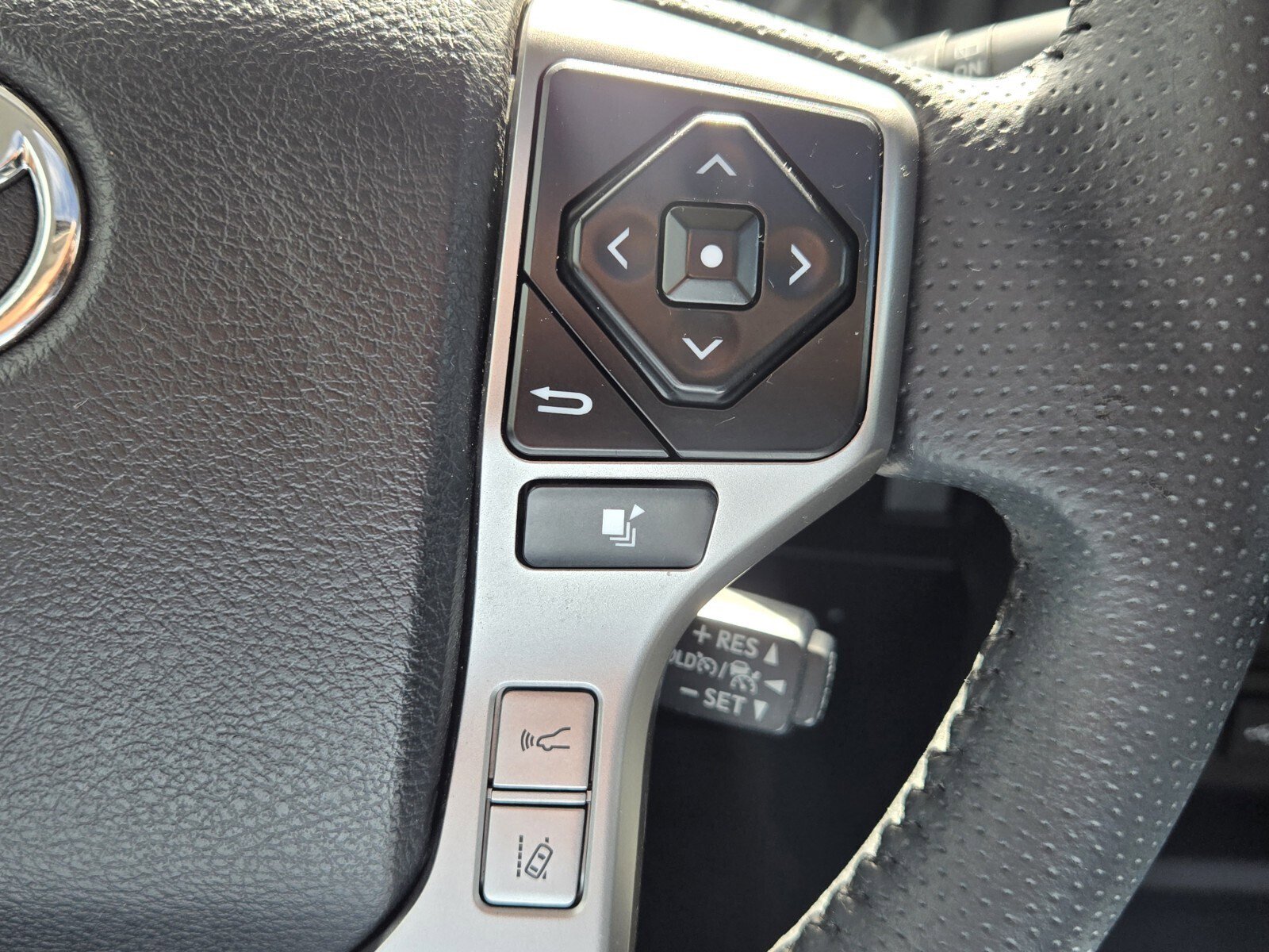 Used 2022 Toyota 4Runner Limited image 28