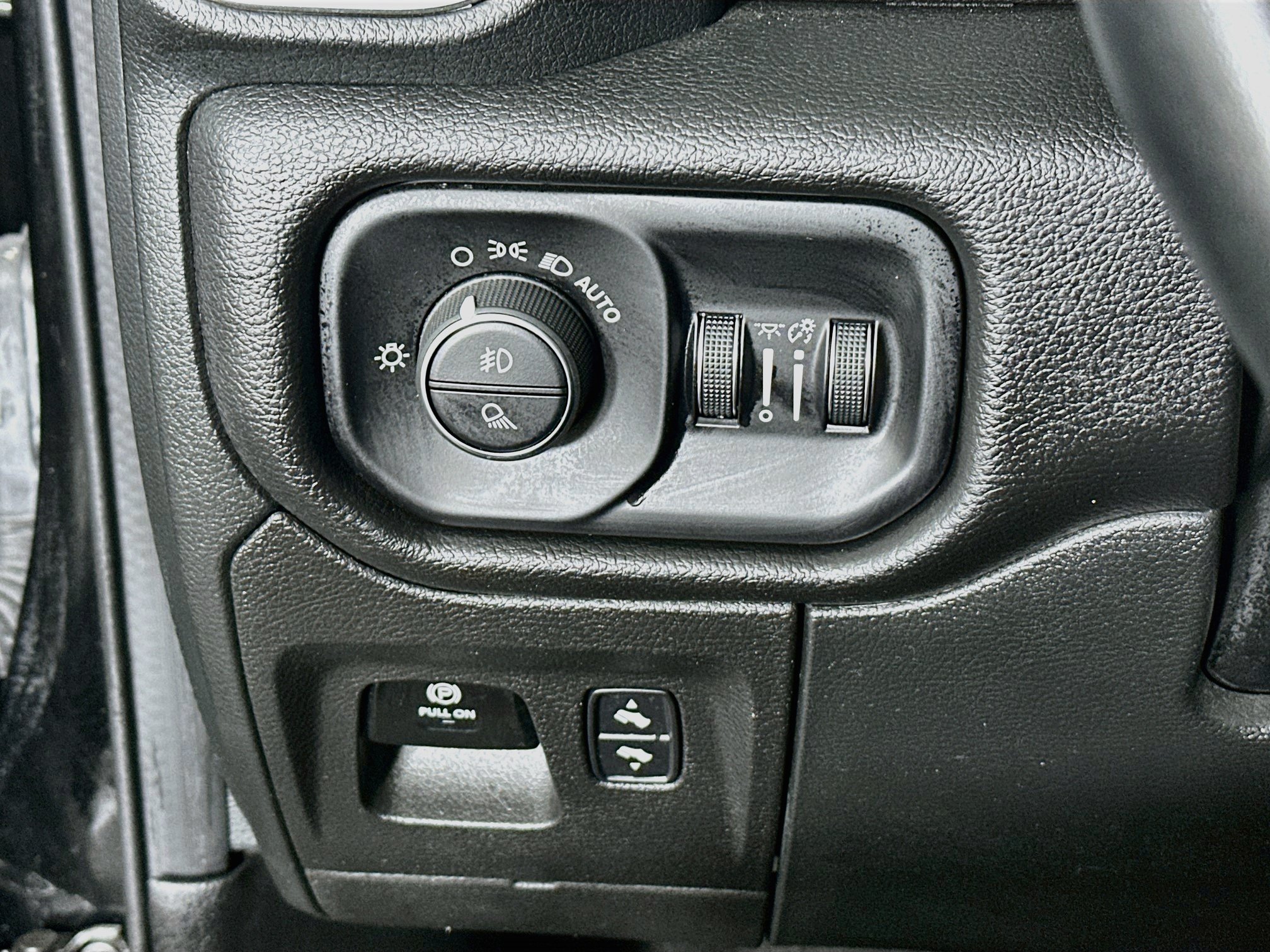 Used 2022 RAM 1500 Laramie AWD/4WD image 17