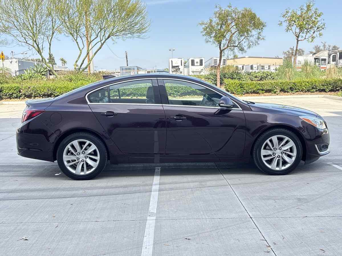 Used 2017 Buick Regal Premium w/ Driver Confidence Package #1 FWD image 2