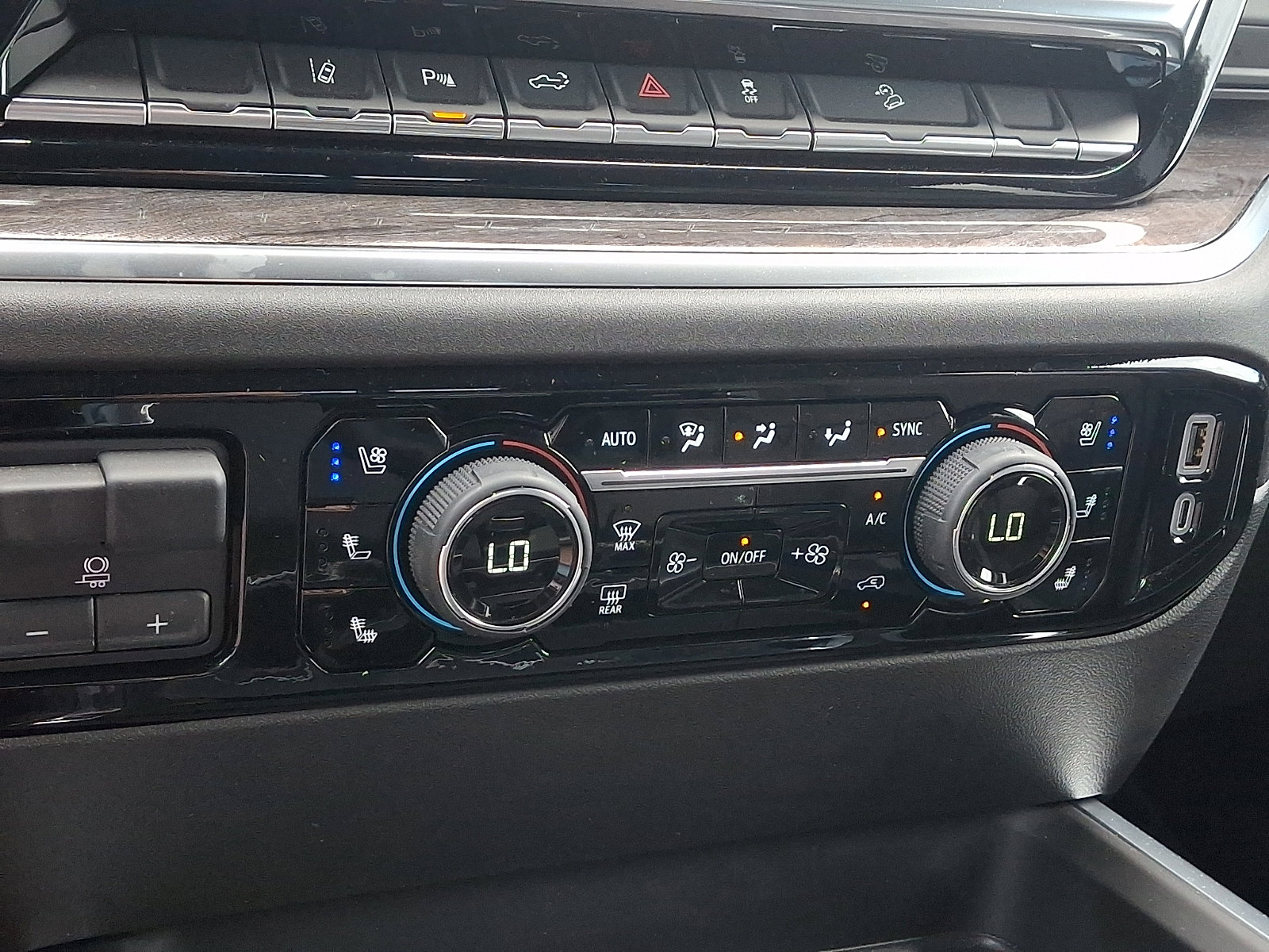 Certified 2024 Chevrolet Silverado 2500 LTZ w/ LTZ Convenience Package AWD/4WD image 15