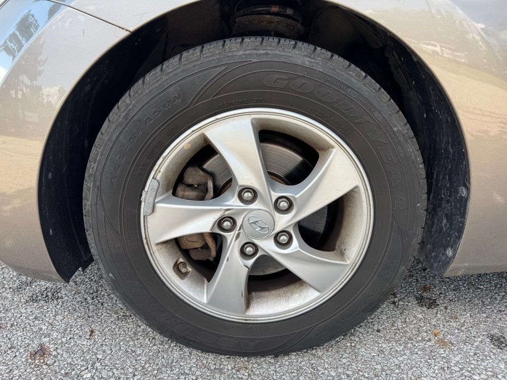 Used 2014 Hyundai Elantra SE FWD image 13