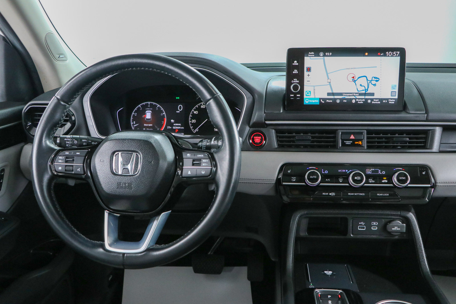 Used 2025 Honda Pilot Touring image 17