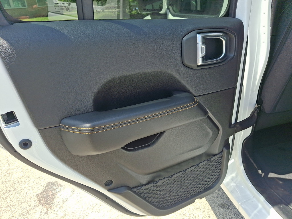 Used 2025 Jeep Wrangler Unlimited Sahara AWD/4WD image 19