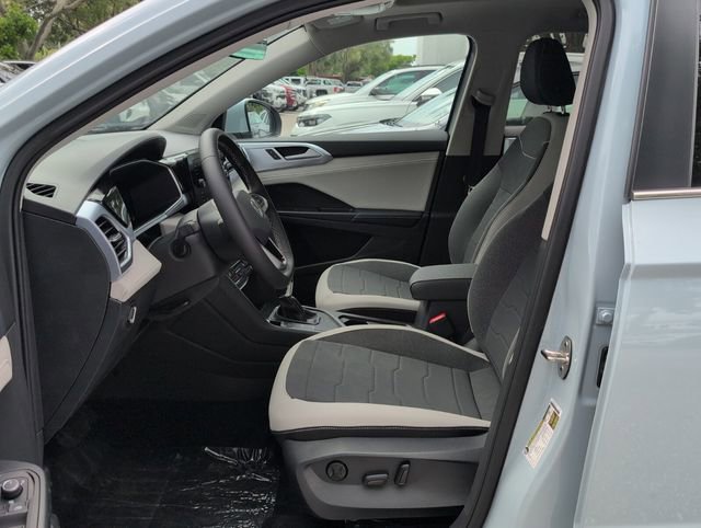 Used 2025 Volkswagen Taos SE w/ Panoramic Sunroof Package image 5