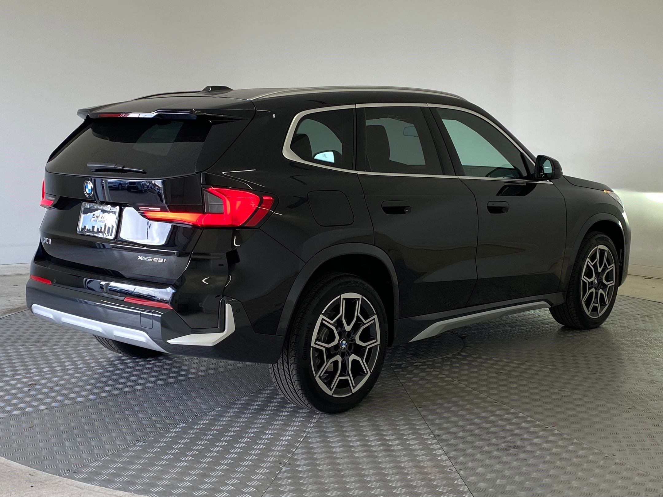New 2026 BMW X1 xDrive28i w/ Convenience Package image 9