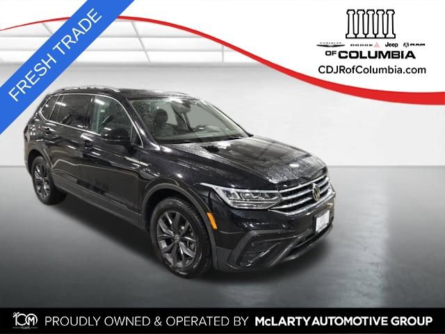 Used 2023 Volkswagen Tiguan SE w/ Panoramic Sunroof Package image 1
