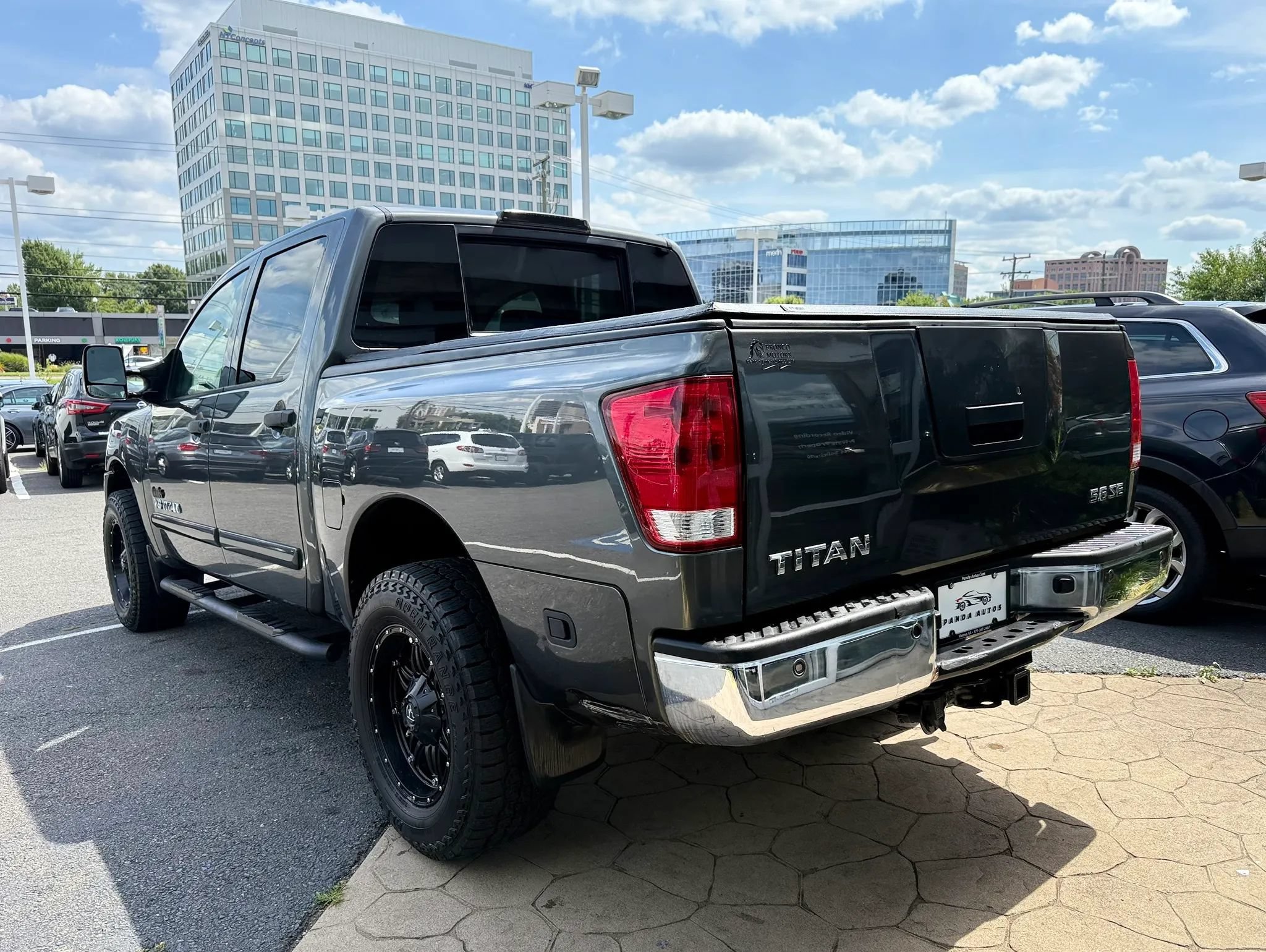 Used 2008 Nissan Titan SE AWD/4WD image 5