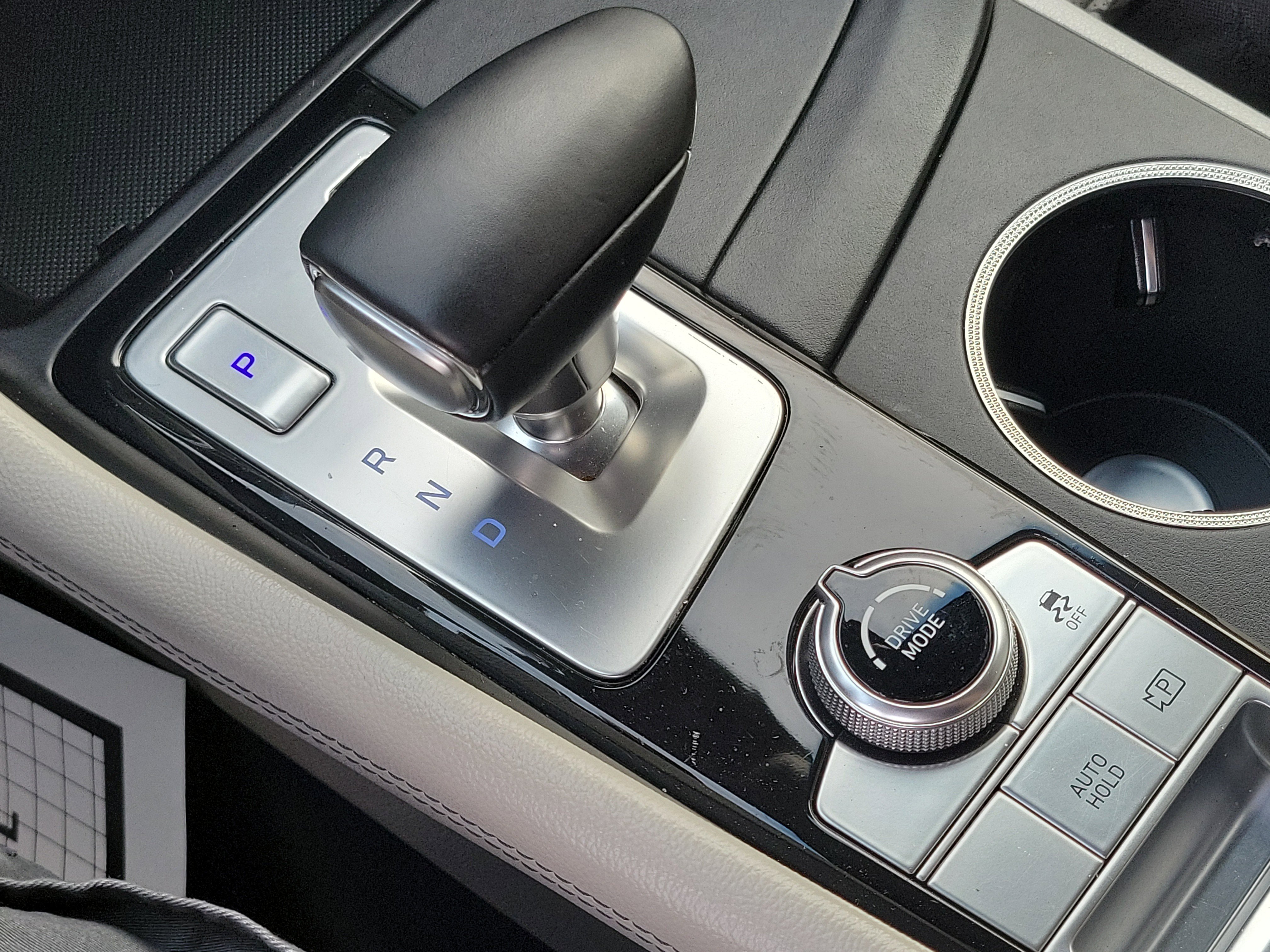 Certified 2023 Genesis G70 2.0T image 17