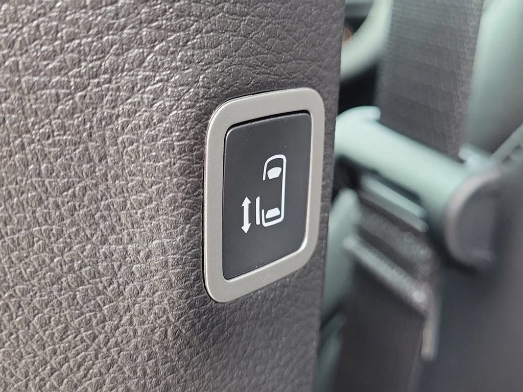 New 2026 Chrysler Pacifica Select FWD image 18