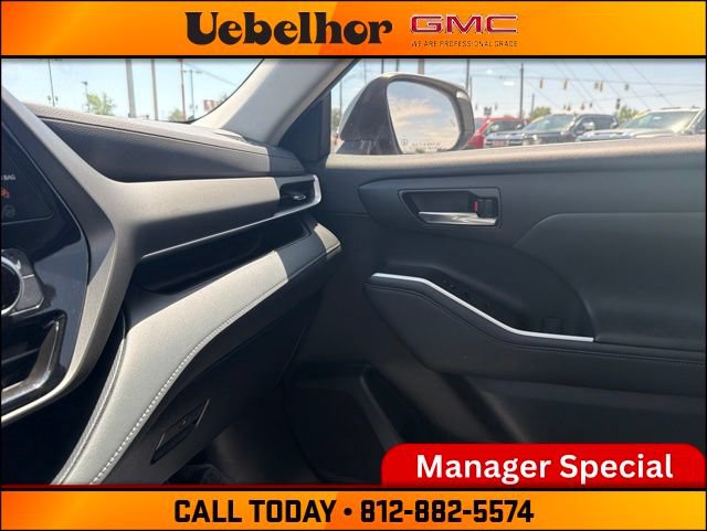 Used 2023 Toyota Highlander XLE FWD image 36