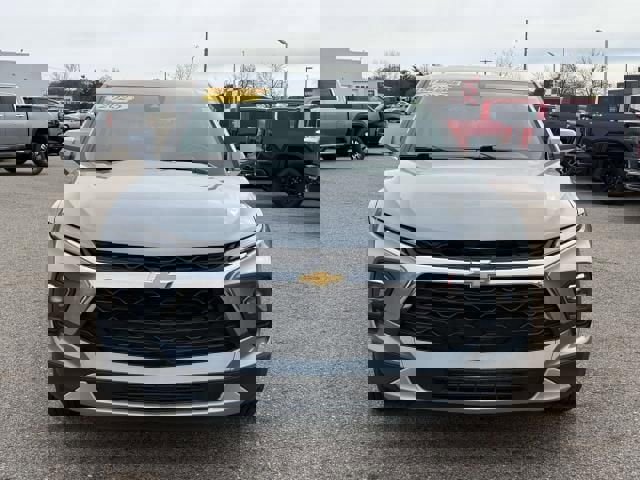 Used 2025 Chevrolet Blazer LT image 3