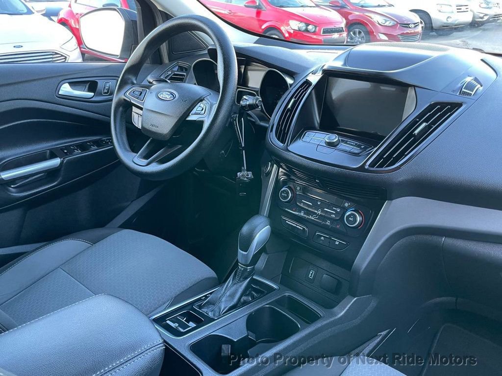Used 2019 Ford Escape SE image 17