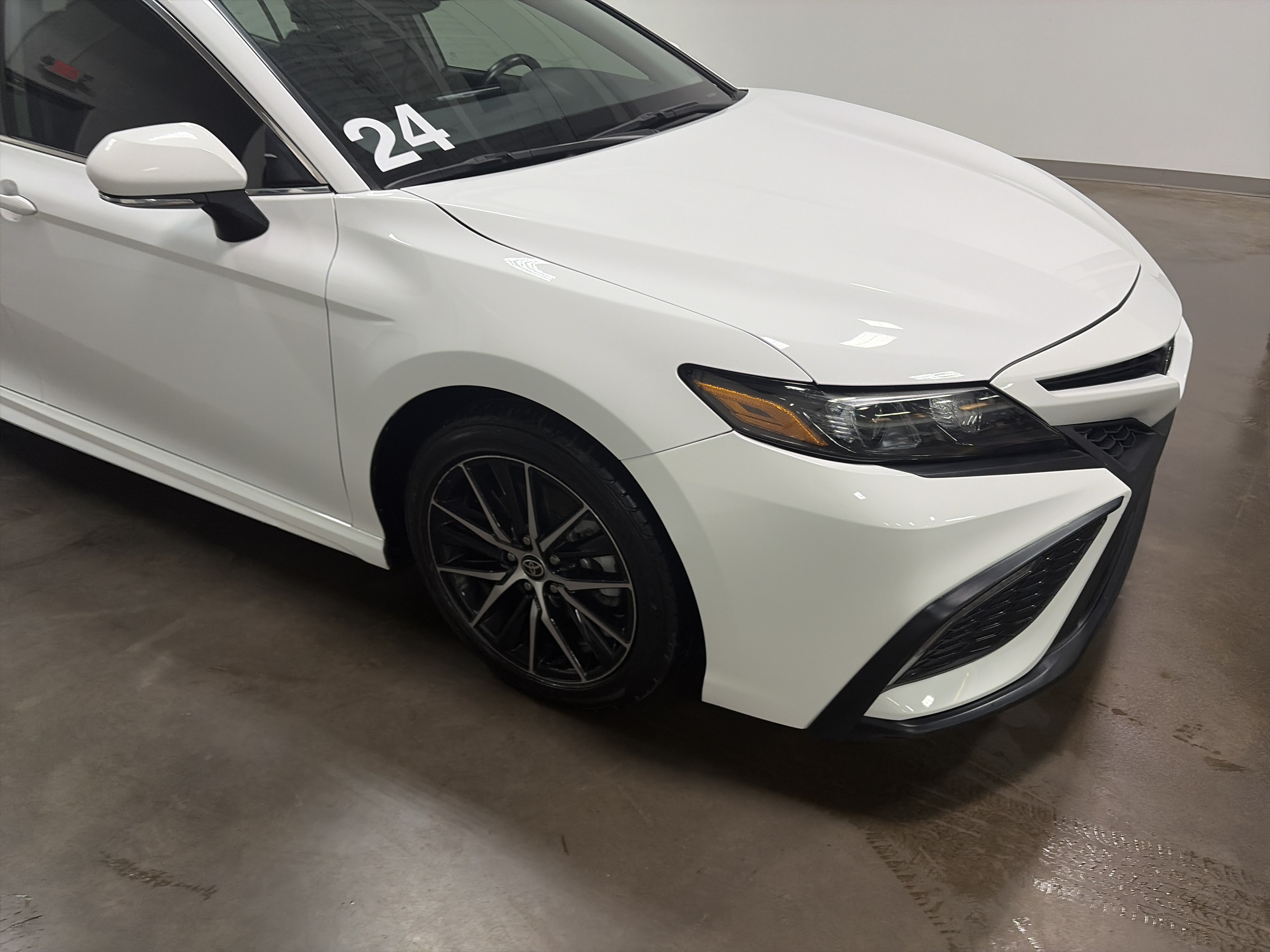 Used 2024 Toyota Camry SE w/ Convenience Package FWD image 33