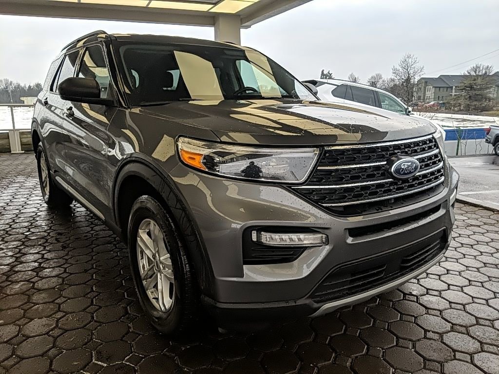 Used 2022 Ford Explorer XLT w/ Equipment Group 202A image 4